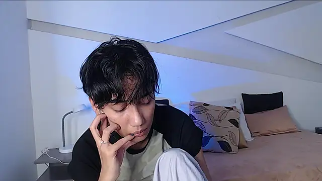 Snapshot of hot_little_bunny chatting on March 19, 9:27 pm hot little bunny online show from March 19, 9:27 pm