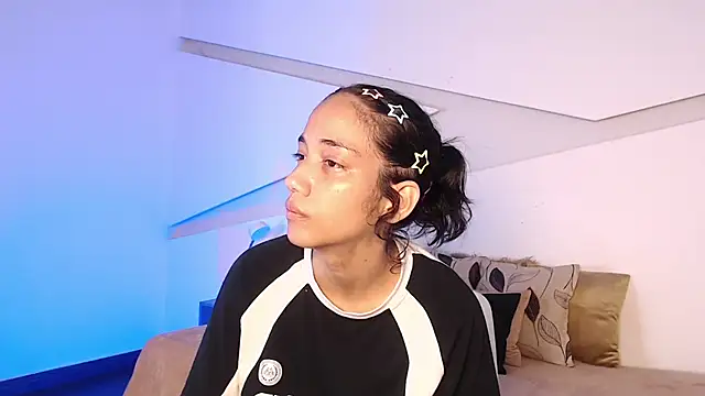 Snapshot of hot_little_bunny chatting on October 23, 8:51 pm hot little bunny online show from October 23, 8:51 pm