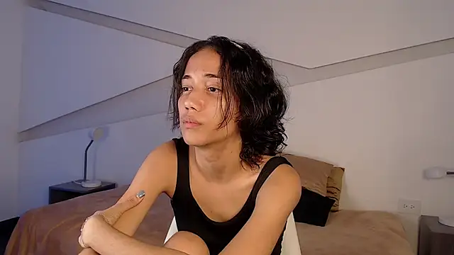 Snapshot of hot_little_bunny chatting on November 5, 9:48 pm hot little bunny online show from November 5, 9:48 pm