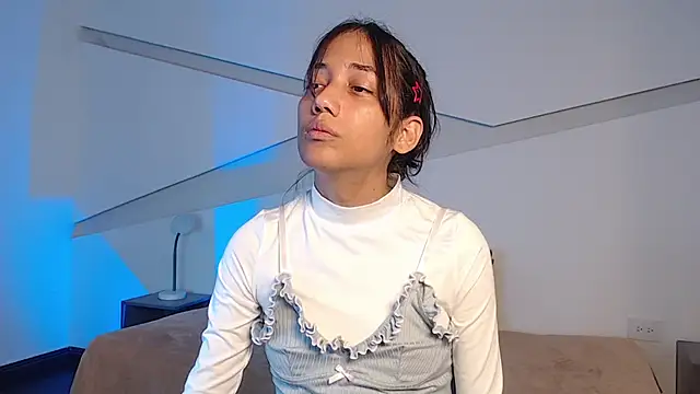 hot little bunny online show from January 6, 9:07 pm