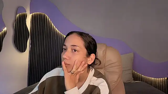 hot little bunny online show from February 22, 9:46 pm