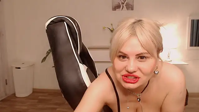 Lola Richie online show from December 20, 3:57 am