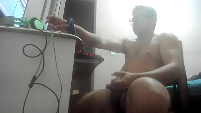 Snapshot of Novin18RJ chatting on March 14, 7:48 am Novin18RJ online show from March 14, 7:48 am