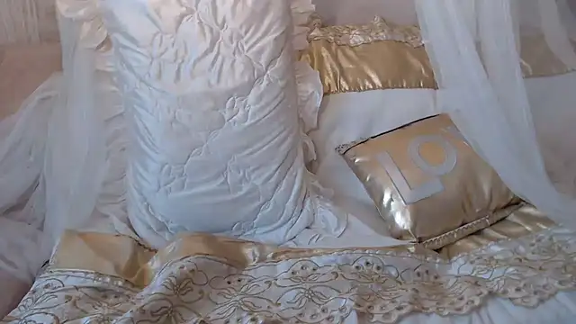 Snapshot of Mia-Montal777 chatting on February 3, 1:08 pm Mia-Montal777 online show from February 3, 1:08 pm