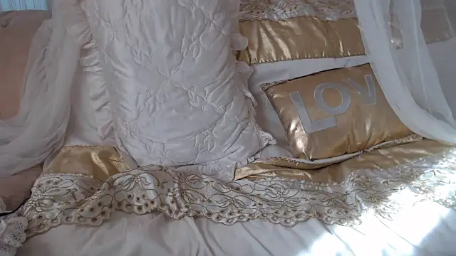 Snapshot of Mia-Montal777 chatting on February 12, 9:52 am Mia-Montal777 online show from February 12, 9:52 am