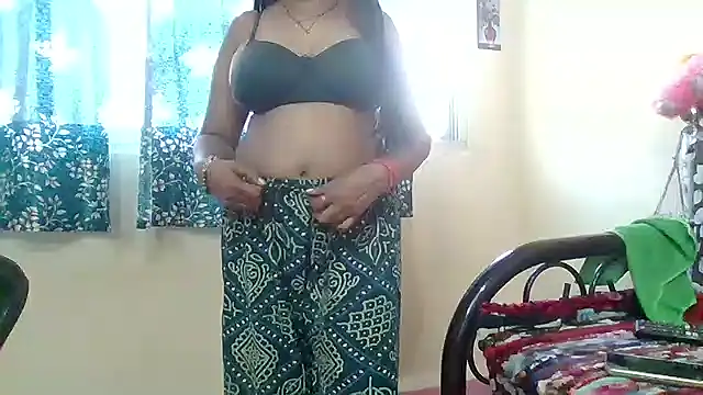 Snapshot of NautyBabe chatting on November 15, 9:28 am NautyBabe online show from November 15, 9:28 am