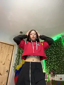 VickyJackson  online show from July 8, 12:48 am