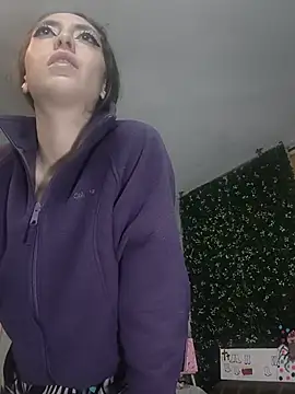VickyJackson  online show from July 28, 1:01 am