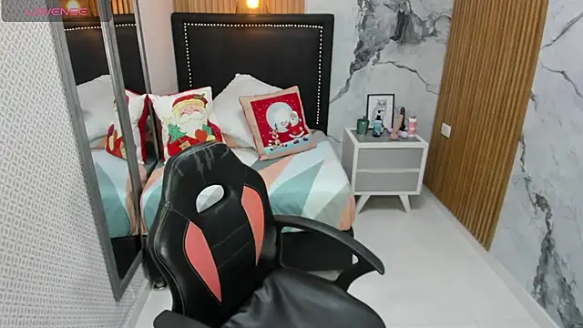 Snapshot of LORENADAVIES chatting on November 25, 7:03 pm LORENADAVIES online show from November 25, 7:03 pm