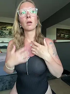 Snapshot of BunnyDiamond1 chatting on May 27, 5:10 pm BunnyDiamond1 online show from May 27, 5:10 pm