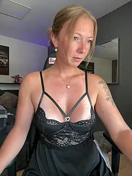 BunnyDiamond1 online show from July 10, 11:35 am