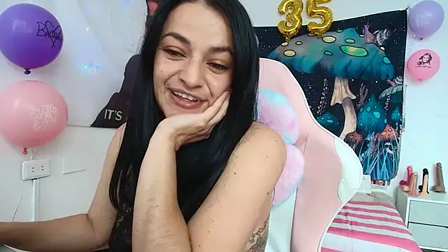 Snapshot of LovelyAzucena chatting on May 5, 2:36 pm LovelyAzucena online show from May 5, 2:36 pm