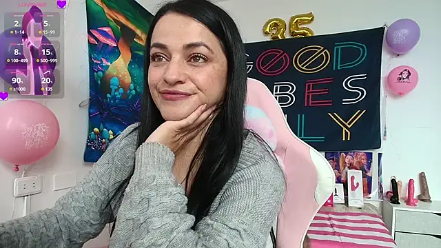 Snapshot of LovelyAzucena chatting on May 8, 2:33 pm LovelyAzucena online show from May 8, 2:33 pm