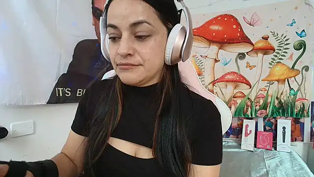 Snapshot of LovelyAzucena chatting on July 10, 2:19 pm LovelyAzucena online show from July 10, 2:19 pm