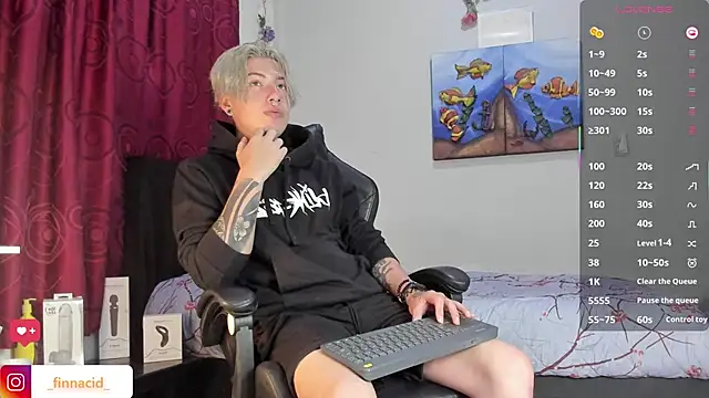 Snapshot of Green_acid01 chatting on March 4, 6:50 pm Green acid01 online show from March 4, 6:50 pm