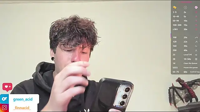 Snapshot of Green_acid01 chatting on December 16, 7:41 pm Green acid01 online show from December 16, 7:41 pm