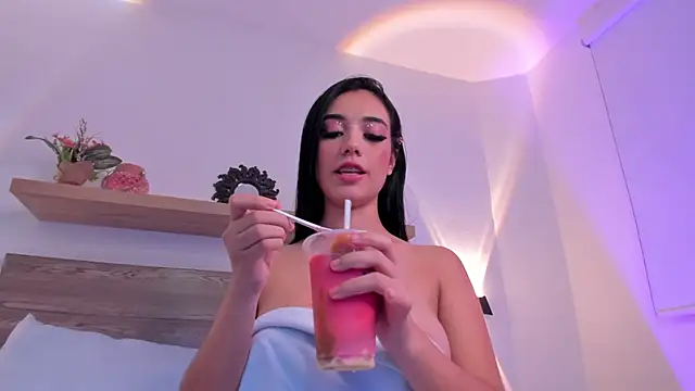 Snapshot of caroline22z chatting on January 25, 10:50 pm caroline22z online show from January 25, 10:50 pm