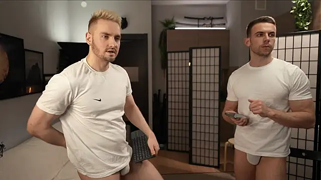 Snapshot of enjoy_me chatting on February 18, 4:16 pm enjoy me online show from February 18, 4:16 pm