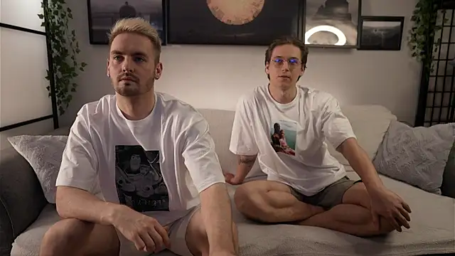 Snapshot of enjoy_me chatting on March 7, 4:11 pm enjoy me online show from March 7, 4:11 pm