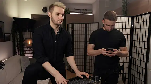 Snapshot of enjoy_me chatting on March 13, 3:06 pm enjoy me online show from March 13, 3:06 pm