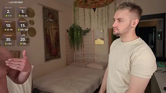 Snapshot of enjoy_me chatting on September 25, 9:46 am enjoy me online show from September 25, 9:46 am