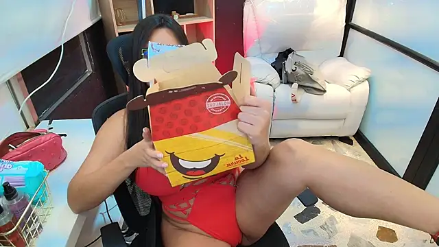 Snapshot of CelesteBrucee chatting on January 23, 11:36 pm CelesteBrucee online show from January 23, 11:36 pm