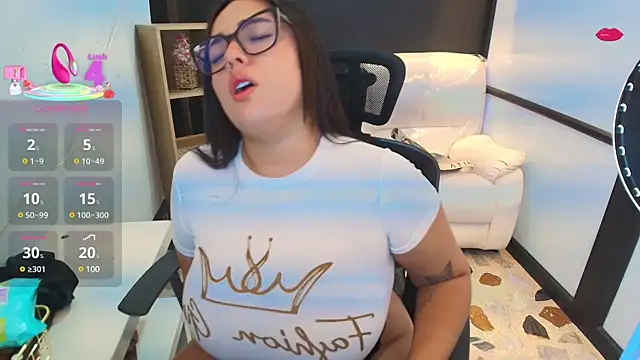 Snapshot of CelesteBrucee chatting on February 13, 11:58 pm CelesteBrucee online show from February 13, 11:58 pm