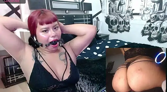 Snapshot of miss_cloverrr chatting on December 12, 10:02 am miss cloverrr online show from December 12, 10:02 am