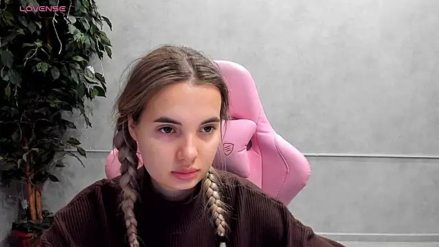 Donna Evans online show from March 8, 12:00 am