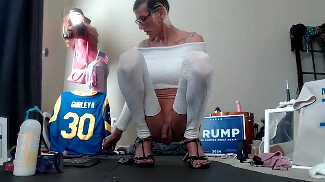 Snapshot of Taylorsexbot chatting on December 5, 6:55 pm Taylorsexbot online show from December 5, 6:55 pm