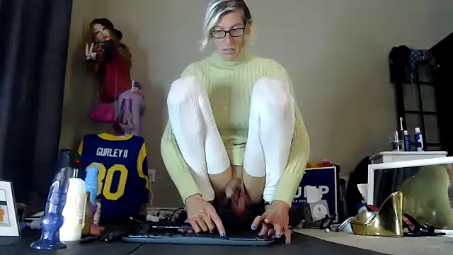 Snapshot of Taylorsexbot chatting on December 13, 1:37 am Taylorsexbot online show from December 13, 1:37 am