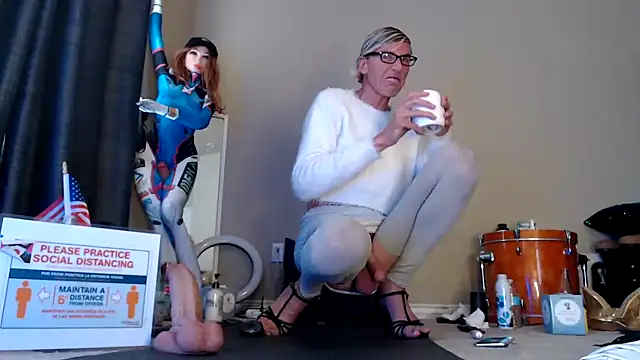 Snapshot of Taylorsexbot chatting on March 3, 4:56 pm Taylorsexbot online show from March 3, 4:56 pm