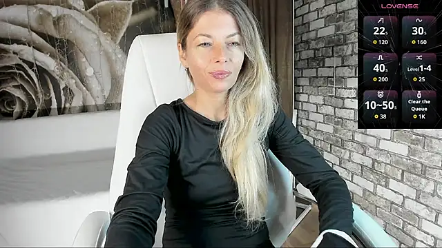 Snapshot of Eva_Melow chatting on September 19, 1:56 pm Eva Melow online show from September 19, 1:56 pm