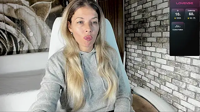 Snapshot of Eva_Melow chatting on September 27, 3:06 pm Eva Melow online show from September 27, 3:06 pm