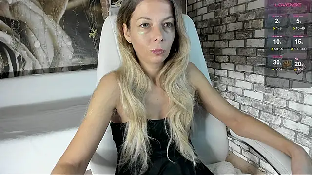 Snapshot of Eva_Melow chatting on October 6, 2:03 pm Eva Melow online show from October 6, 2:03 pm