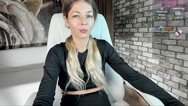 Snapshot of Eva_Melow chatting on November 1, 12:18 pm Eva Melow online show from November 1, 12:18 pm