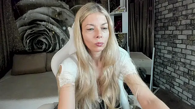 Eva Melow online show from May 3, 1:17 pm