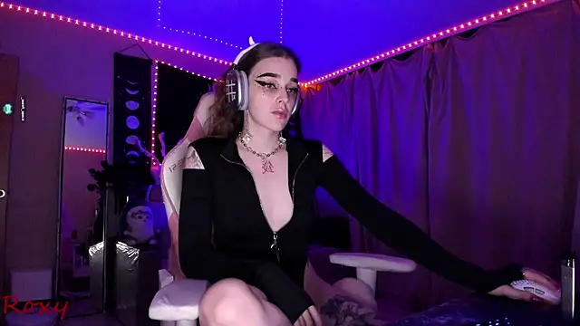 Snapshot of wet_dream_ chatting on December 17, 5:08 pm wet dream online show from December 17, 5:08 pm