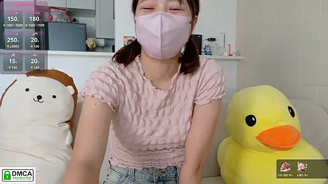 Snapshot of SUZU_ chatting on October 5, 12:20 am SUZU online show from October 5, 12:20 am