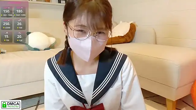 Snapshot of SUZU_ chatting on October 18, 10:05 am SUZU online show from October 18, 10:05 am