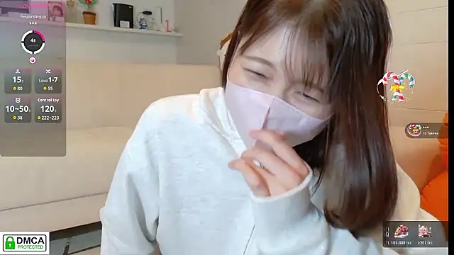 Snapshot of SUZU_ chatting on October 21, 6:03 am SUZU online show from October 21, 6:03 am