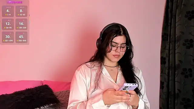 Snapshot of veronica185 chatting on July 8, 3:11 am veronica185 online show from July 8, 3:11 am