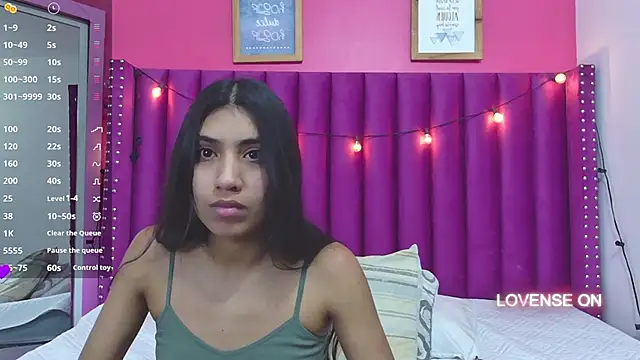 Snapshot of littlee_emilyy_ chatting on March 8, 3:06 am littlee emilyy  online show from March 8, 3:06 am