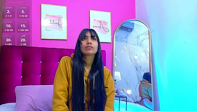littlee emilyy  online show from June 10, 12:59 pm