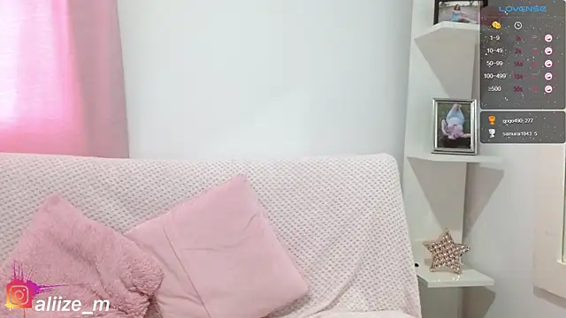 Snapshot of aliicee_m chatting on December 14, 6:20 pm aliicee m online show from December 14, 6:20 pm