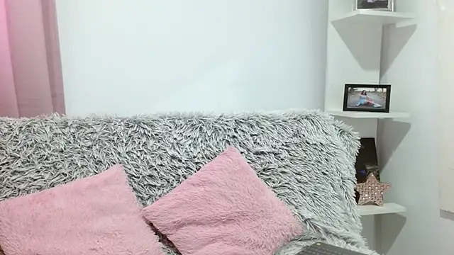 Snapshot of aliicee_m chatting on September 12, 5:35 pm aliicee m online show from September 12, 5:35 pm