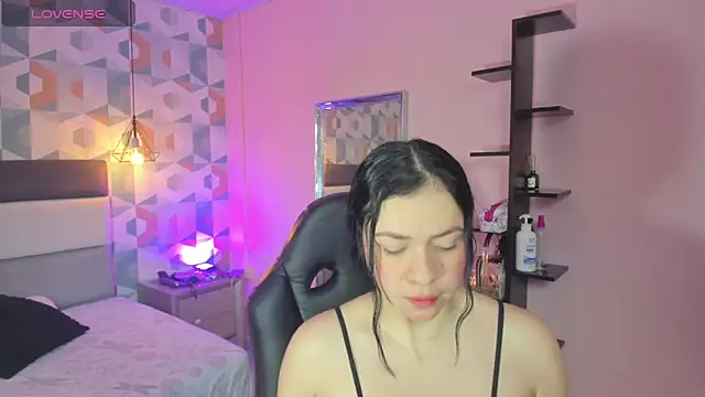 megancero online show from January 9, 12:30 pm