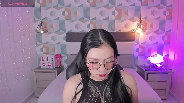 megancero online show from March 6, 12:30 pm