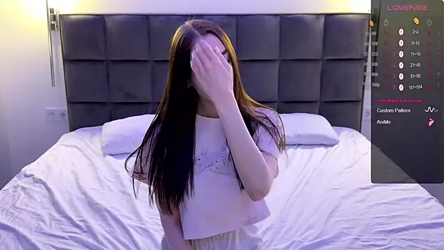 Snapshot of NotElis chatting on January 25, 1:52 pm NotElis online show from January 25, 1:52 pm