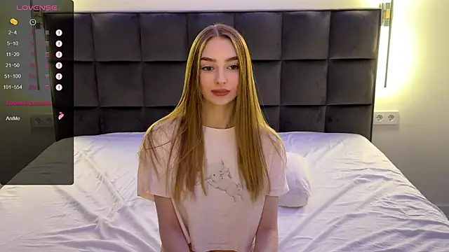 Snapshot of NotElis chatting on March 10, 10:13 pm NotElis online show from March 10, 10:13 pm